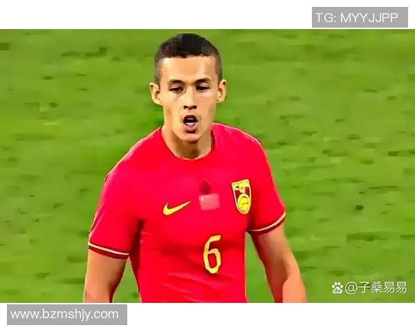 新浪体育足球星：球场之光引领未来足坛新潮流，热血与荣耀交织前行